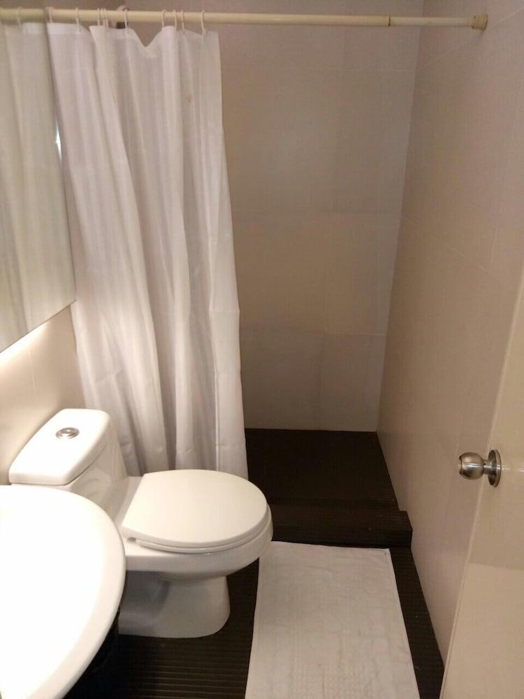 Dragonlink Suites Makati City Екстер'єр фото