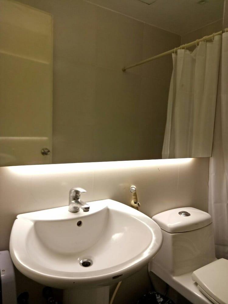 Dragonlink Suites Makati City Екстер'єр фото
